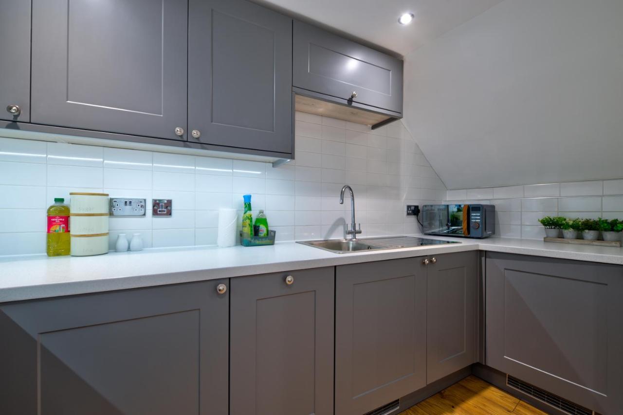 Stamford Central Stay - Stylish 2-Bed Apartment With Wifi Экстерьер фото